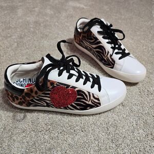 NWOT Love Moschino RARE glittery heart animal print sneakers